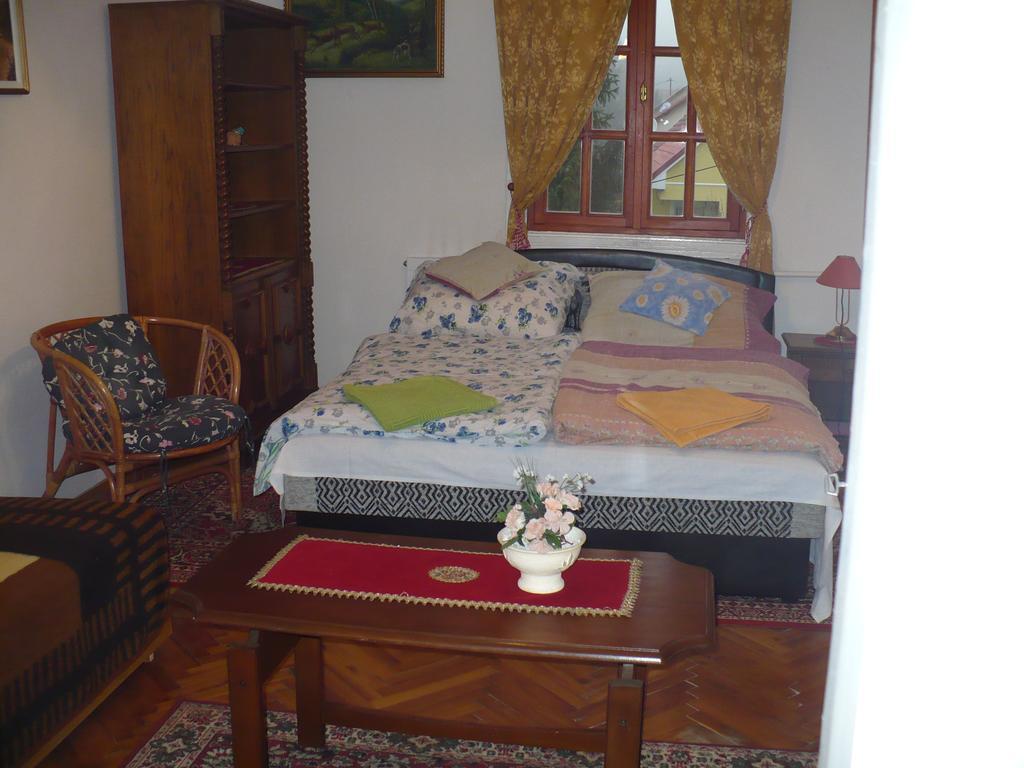 Kitty Apartman Apartment Miskolc Phòng bức ảnh